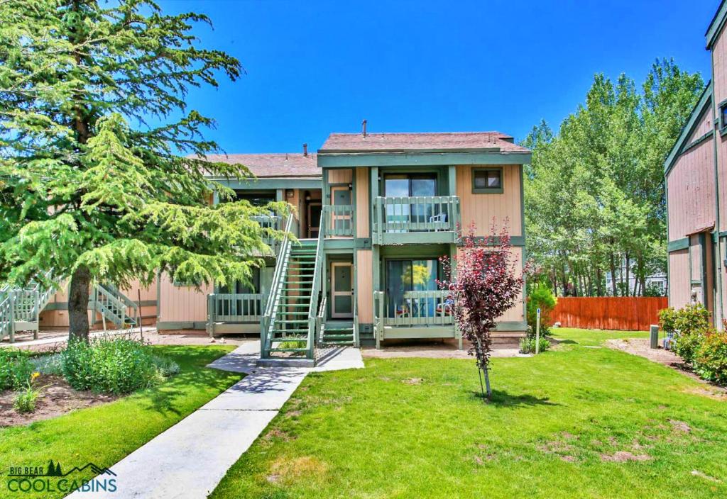 Bayview Condo - Condo is cozy and a great location for kayaking and paddle boarding!, Big Bear Lake