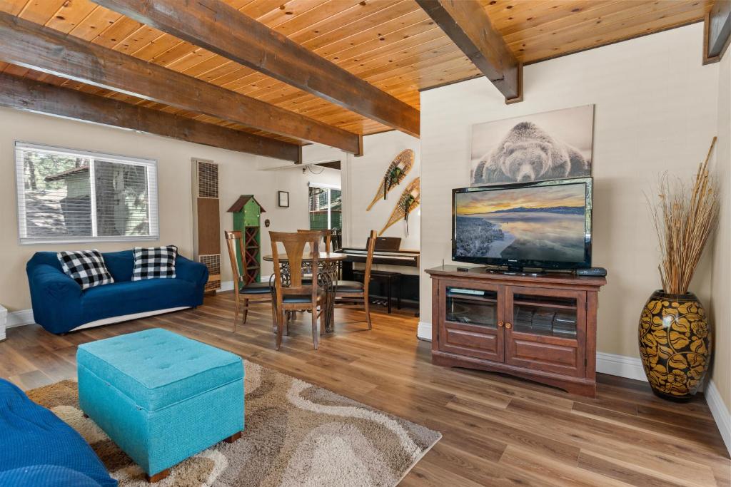 Alpine Oasis - The location is near restaurants and primarily Octoberfest, Big Bear City