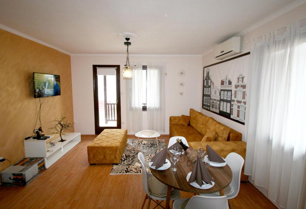 Apartment Ema Ledine - 1