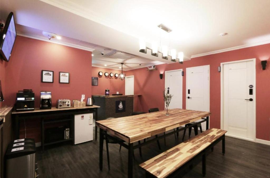 Shared lounge/TV area, Blueboat Hostel Jeonju (Korea Quality) in Jeonju-si