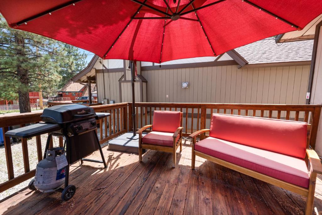 Sugar Shack - Cozy cabin with a full kitchen with granite countertops with movies, and board games!, Sugarloaf