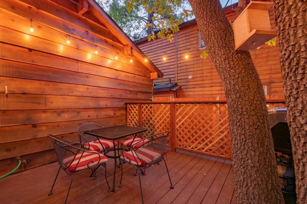 Sugar Pine - Quiet neighborhood, nice to grill and eat outside! Fenced backyard with a new deck!, Sugarloaf