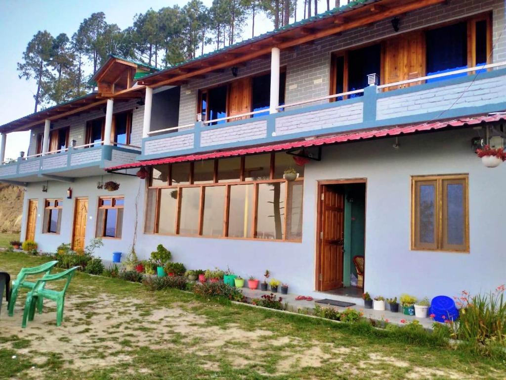 Binsar View Homestay — Hotel in Almora