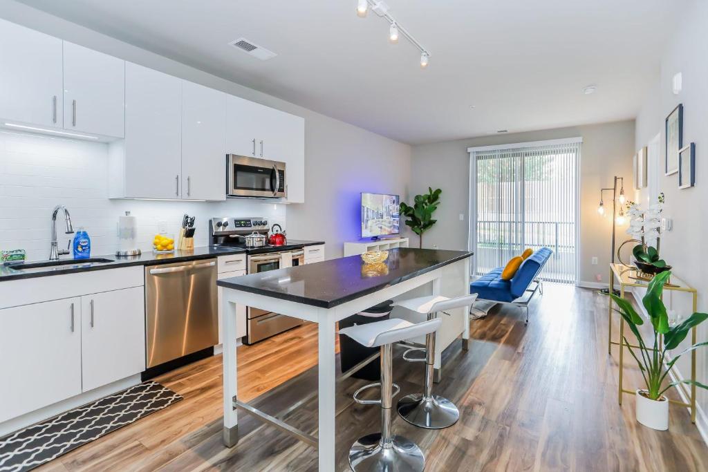 Stunning & Spacious 1Bd GMU Free Parking Wifi