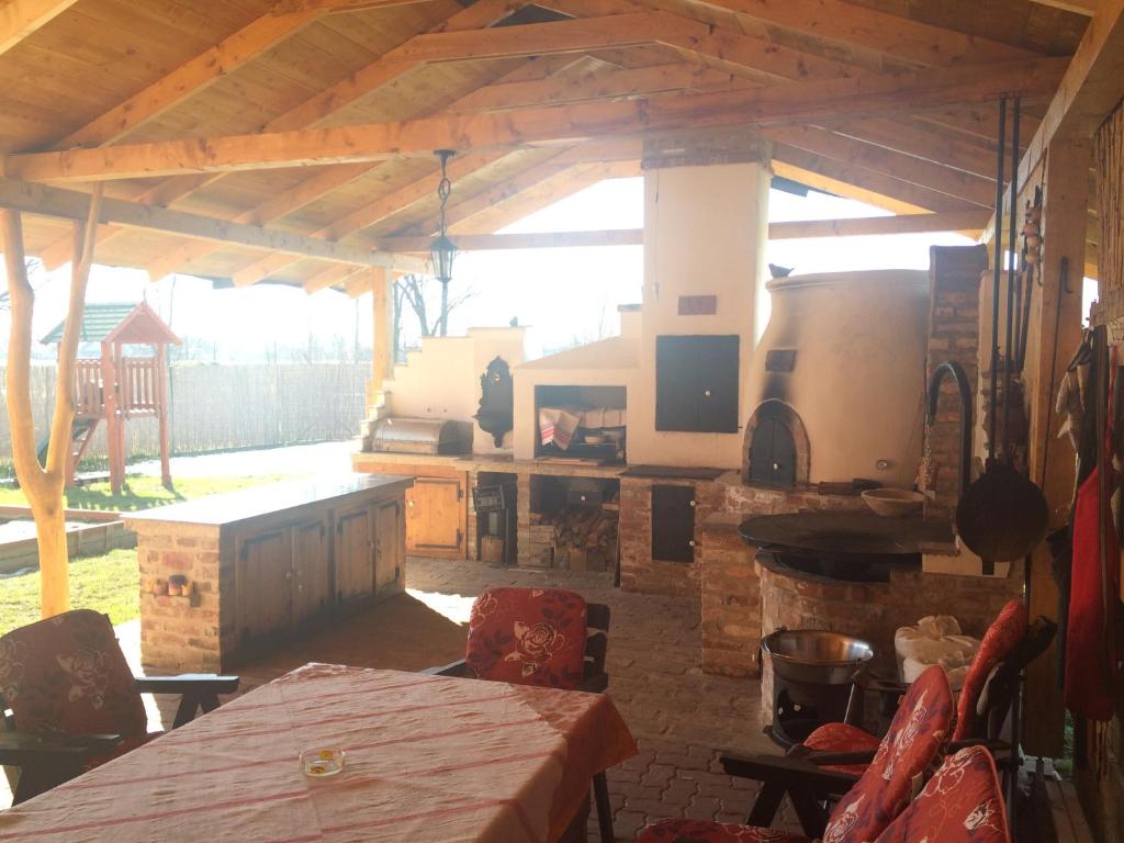 Facilities, Bibic Vendeghazak in Nagybajom