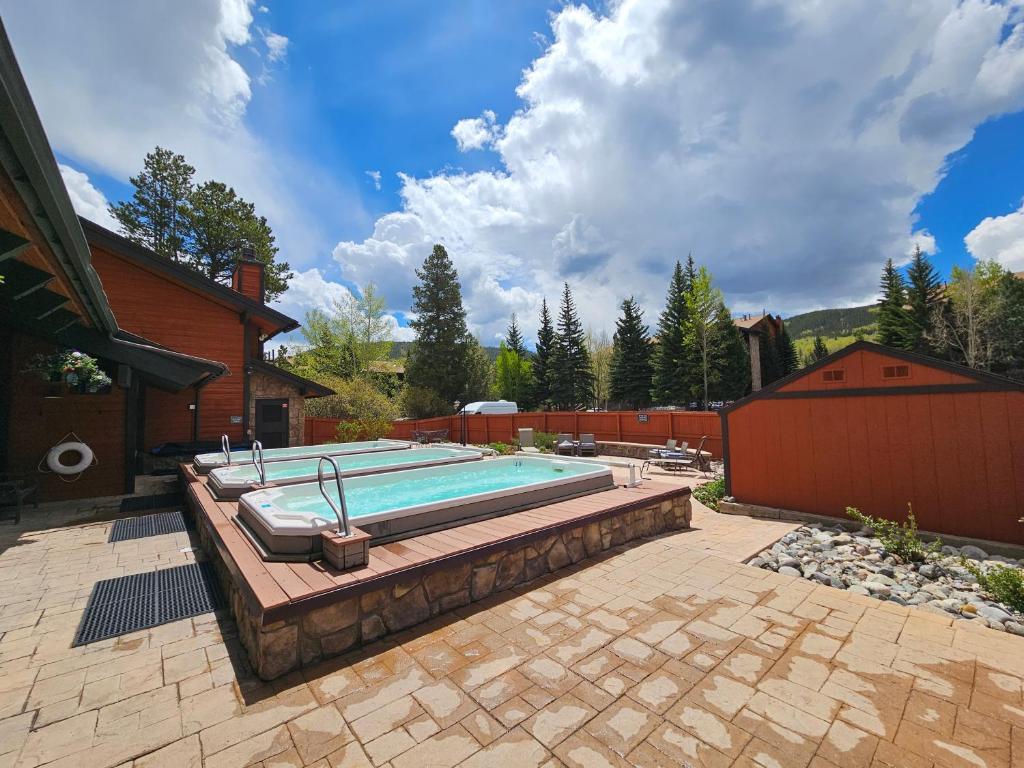 Budget Friendly! Frisco Mountainside Family Retreat! Located Near Downtown condo