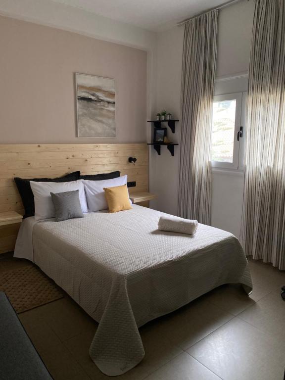 Tiny Square, Nafpaktos