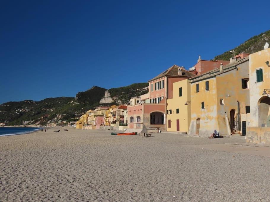 Varigotti 마을 해변 전경