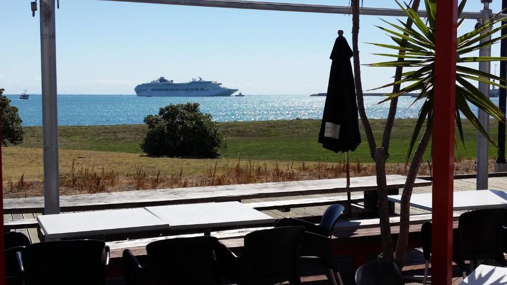 East Pier Hotel