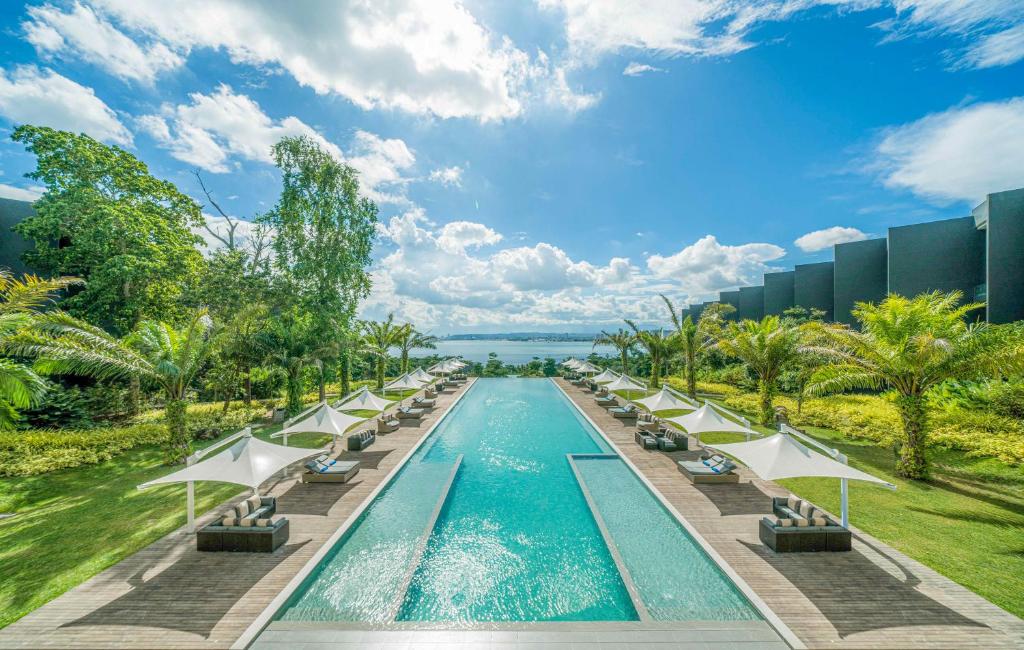 Swimming pool