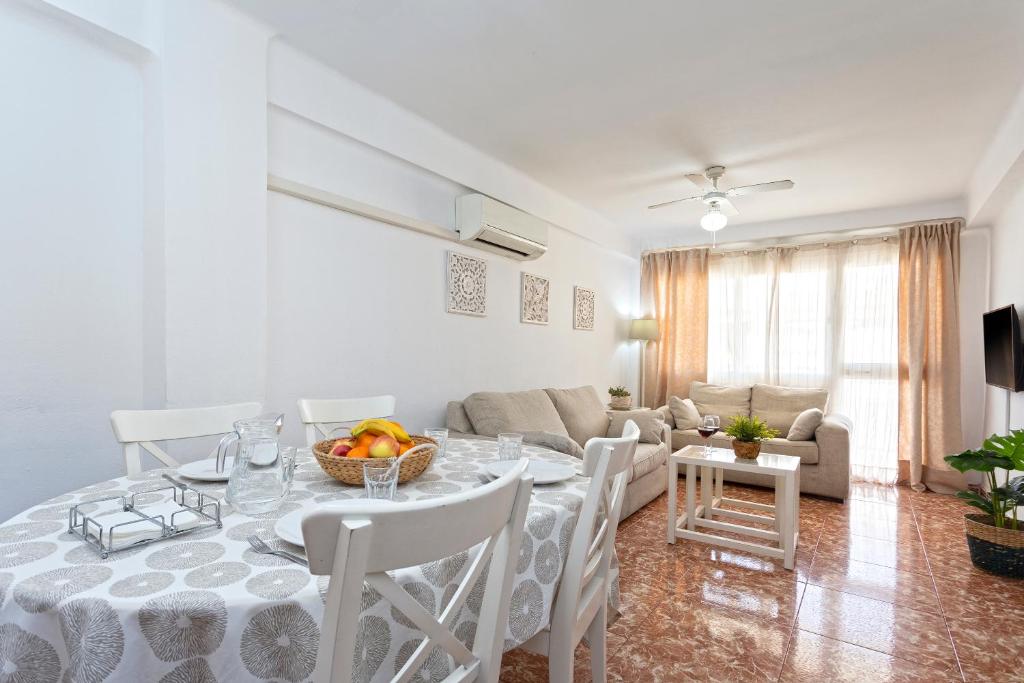 CITY CENTER AND NEXT TO THE BEACH 3 BEDROOMs - 5
