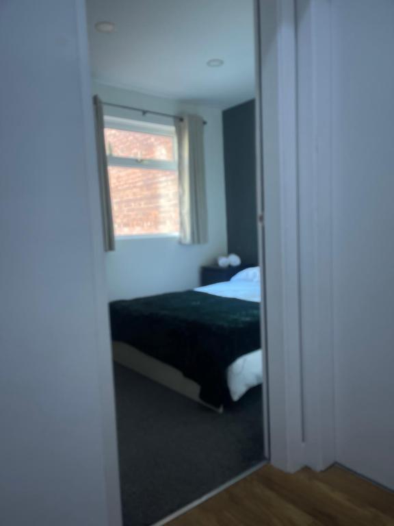 Wakefield City Apartments, Free Netflix, Contractors, easy Access