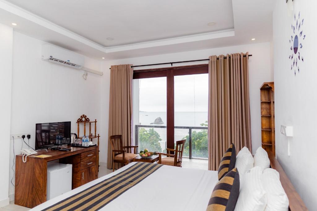 Centhara Beach Weligama photo