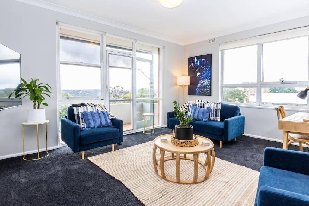 Mosman Views, 2bed, Parking, 15min Walk to Beach, Sydney