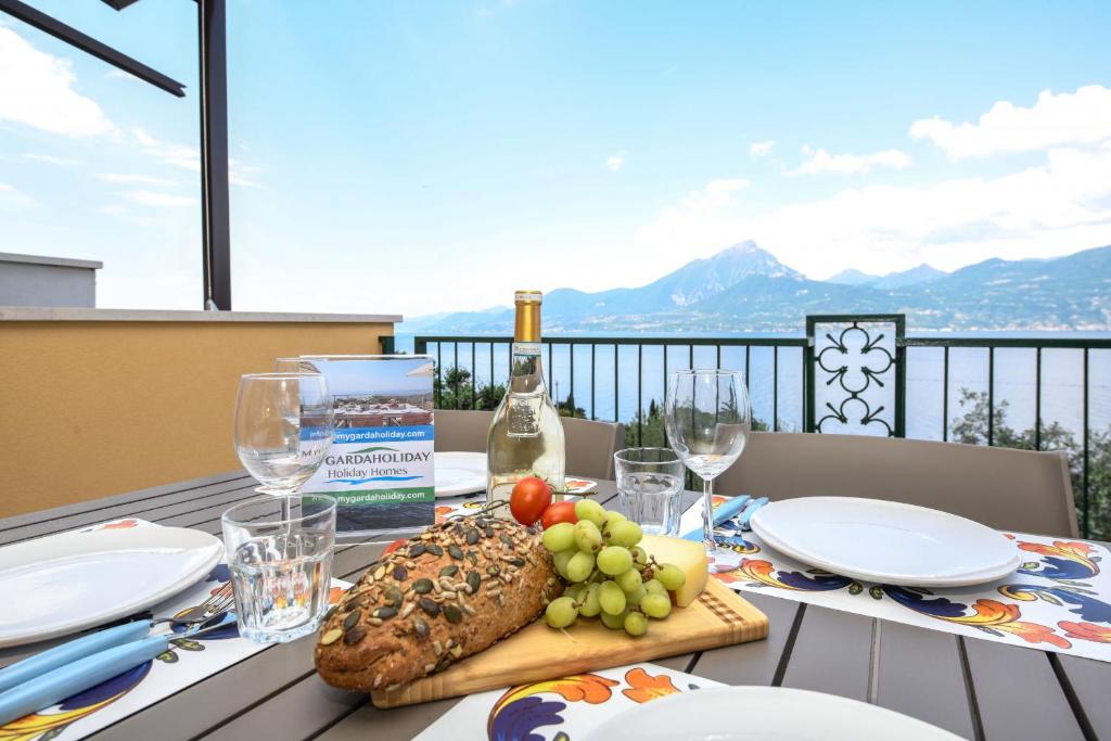 MGH - Pai Superior Apartment Ora, Torri del Benaco