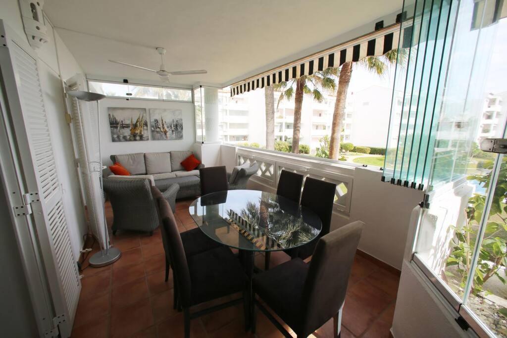 Stylish, Spacious apartment with sea view, Marbella