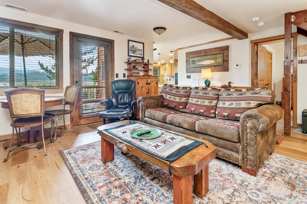 Mallard Landing - Steps from the marina and minutes from the Village, Big Bear Lake