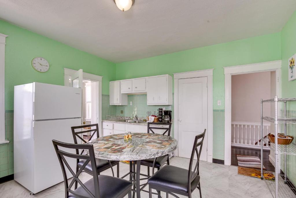 Convenient Jennings Apartment, 12 Mi to St Louis!, Jennings