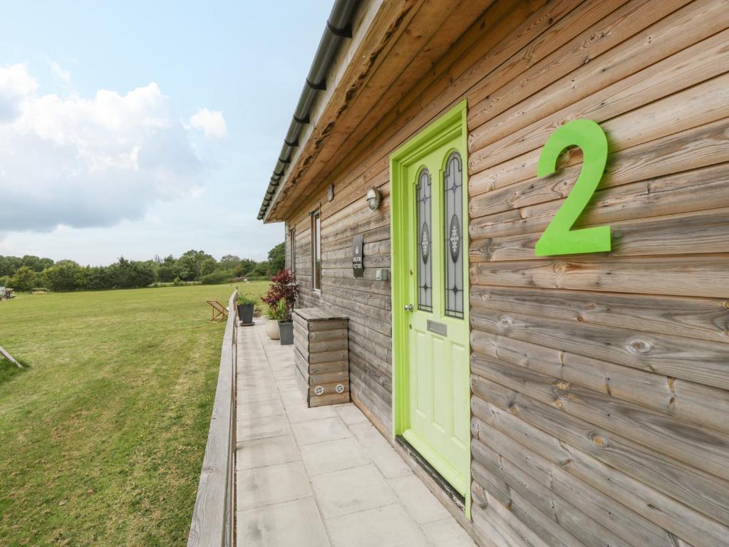 Lulu Logs log cabin exterior - pet-friendly cabin near Bristol