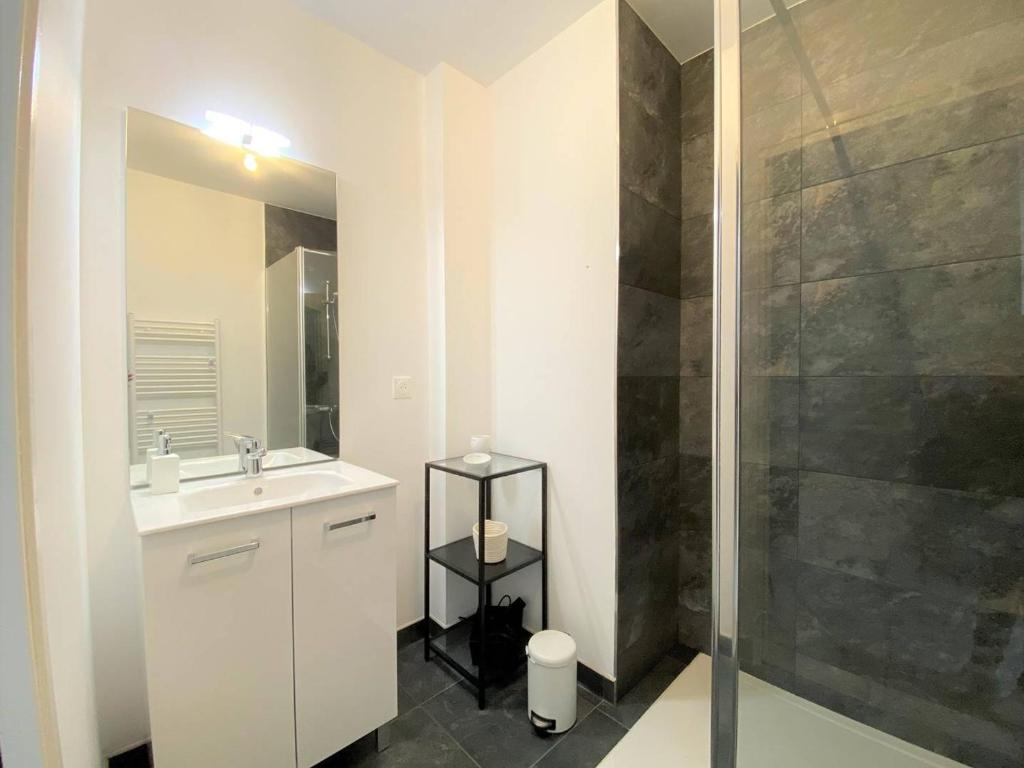 Appartement neuf avec balcon, proche du port de Perros-Guirec - FR-1-368-392 - 5