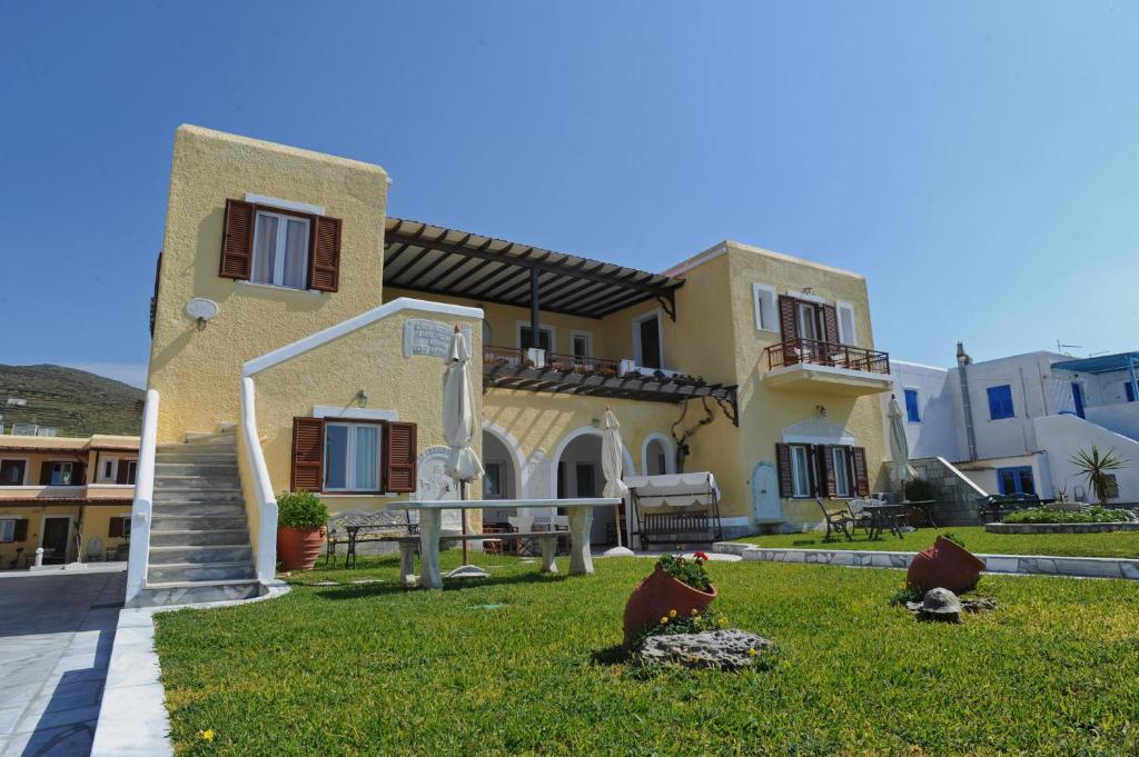 Kionia Apartments — Hotel in Tinos