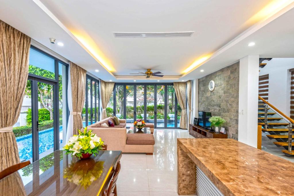 Memories Holiday Beach Villa Da Nang