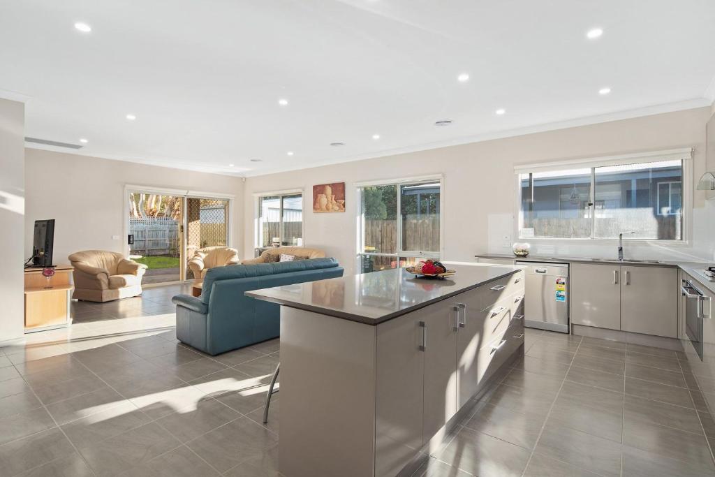 Sunset Settlement, Cowes