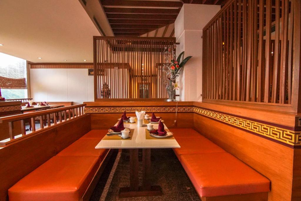 アラワン リバーサイド ホテル (Arawan Riverside Hotel)