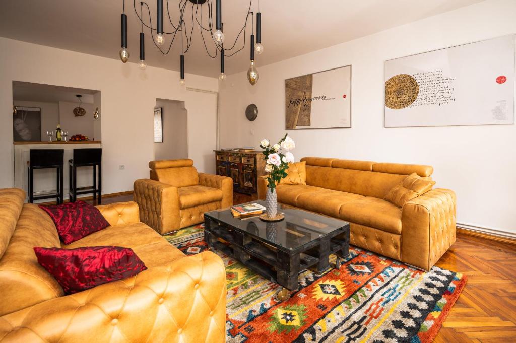 Authentic Design 2BDR Apartment in Old Town - 2