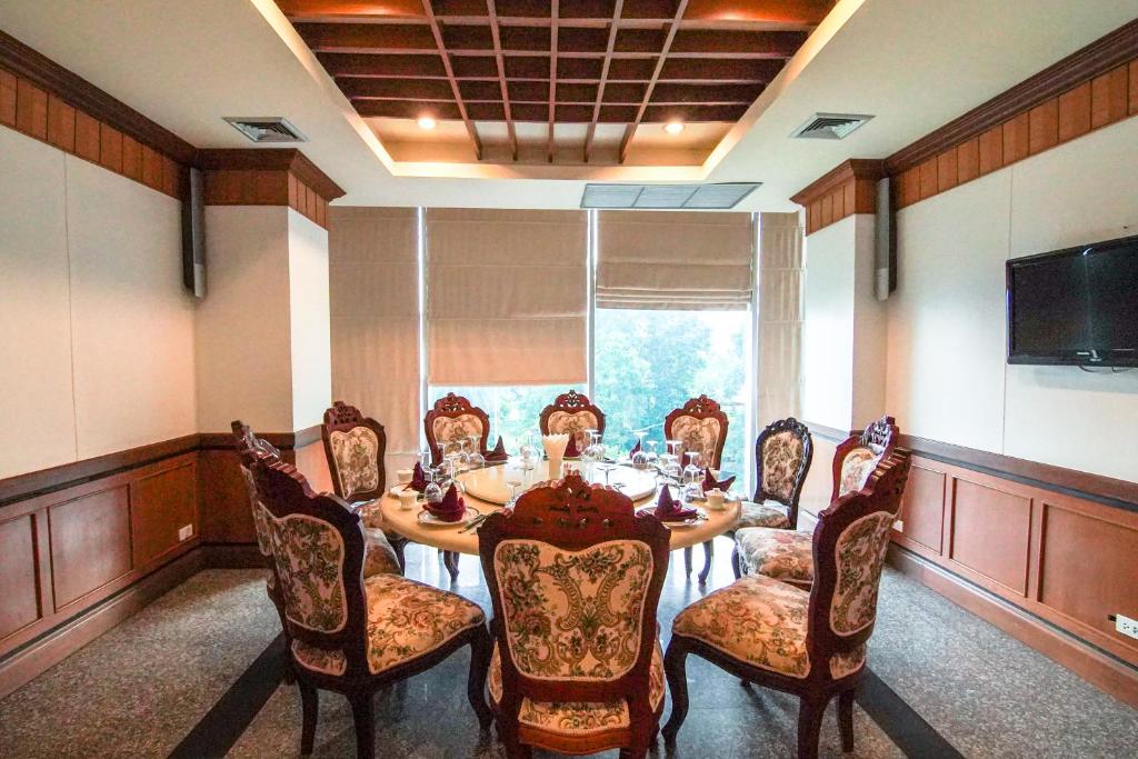 アラワン リバーサイド ホテル (Arawan Riverside Hotel)