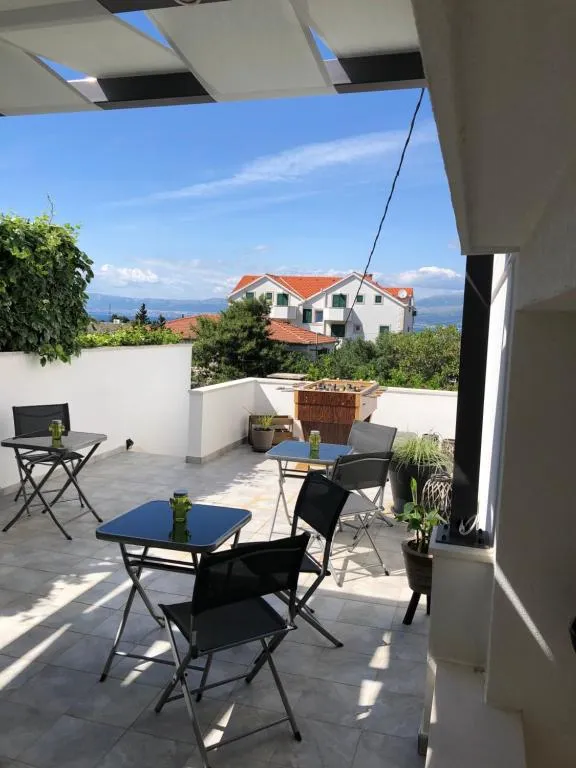 Karina Apartments, hotel in Supetar