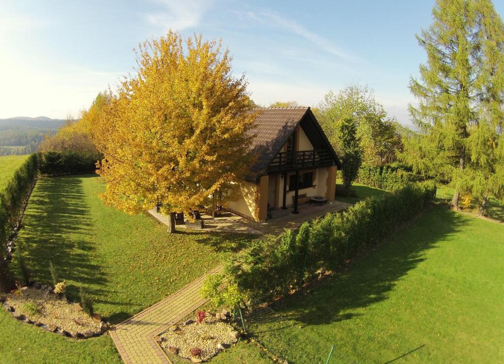 DOMEK NA BASZCIE klimatyzowany — Hotel in Lesko