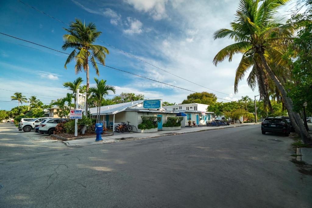 Seashell Motel and International Hostel photo