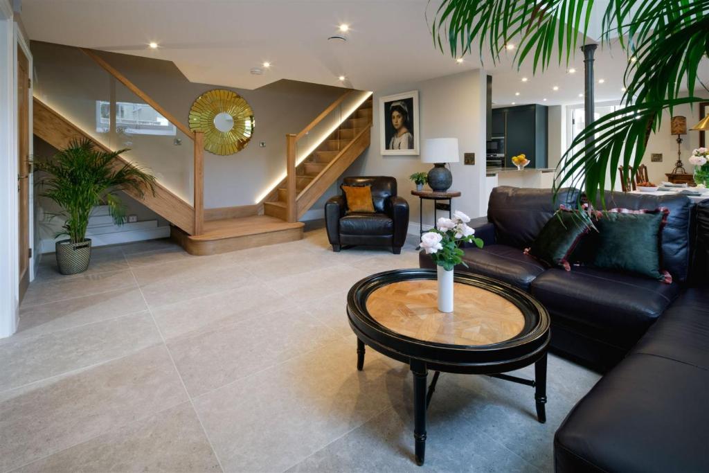 The School House, Ashburton