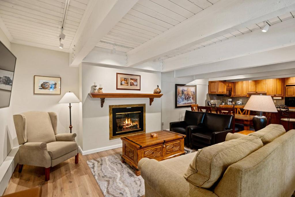 Cottonwoods 1-D, Aspen