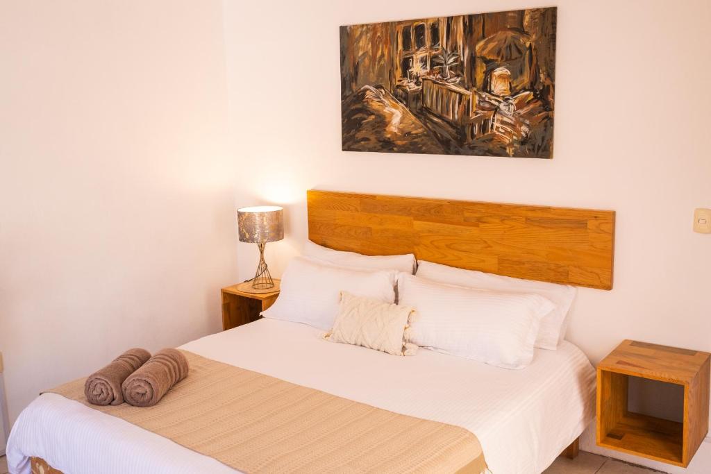 Spacious artsy home with fast WiFi - 2