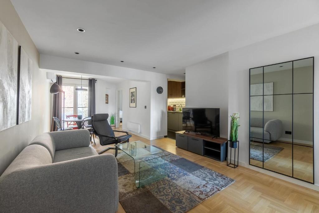 HostGost Selected Suites – Parliament - 1