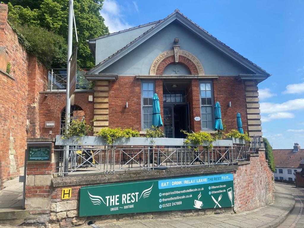 The Rest Hotel, Lincoln