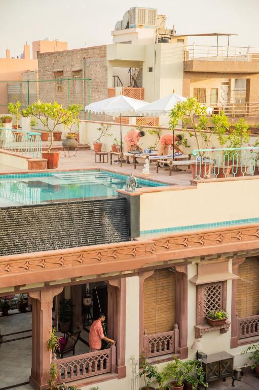 スイミングプール