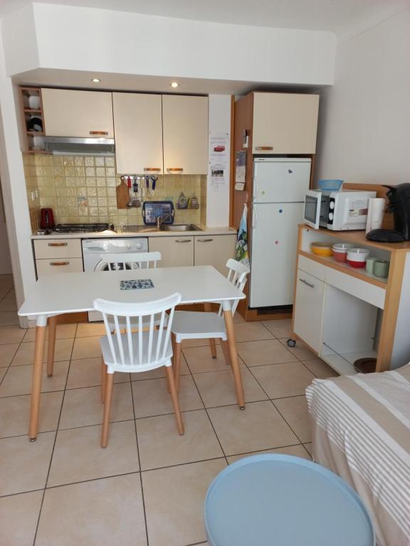 CANET Plage appartement vue latérale mer, 1 chambre , WIFI, climatisation, parking sécurisé couvert - 4