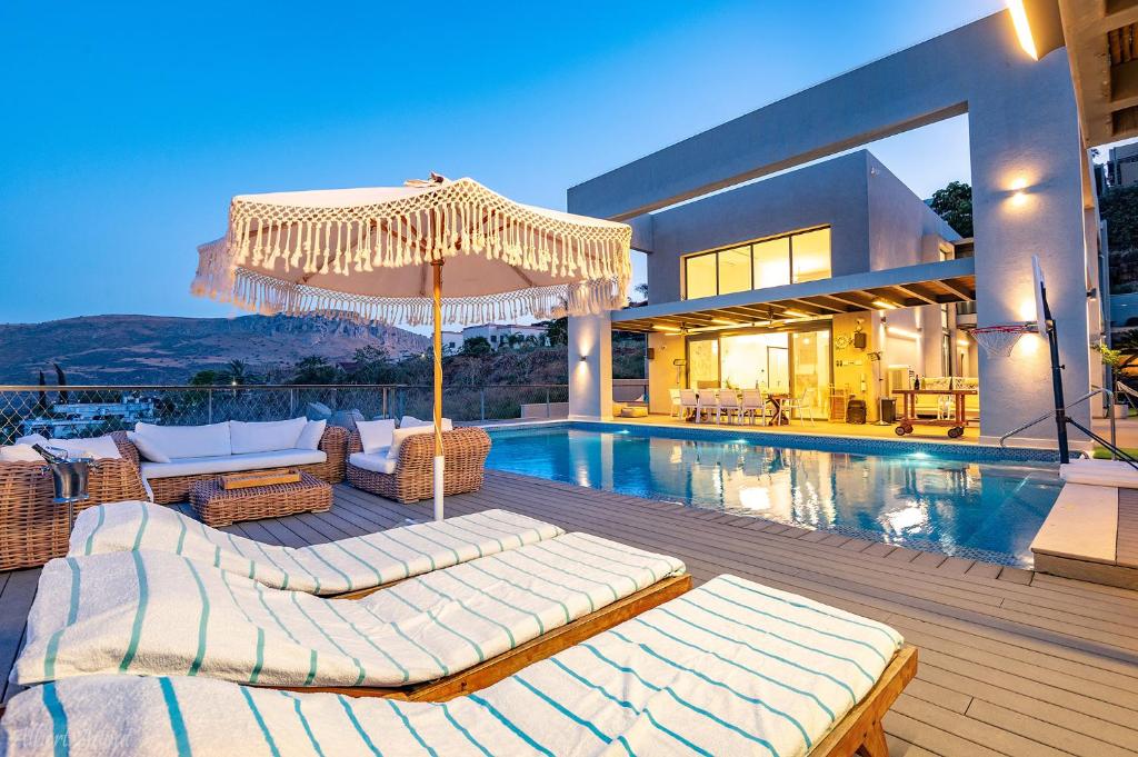 Iwo's - וילה איוו - מדהימה ויוקרתית עם בריכה פרטית קו ראשון לכנרת, Migdal