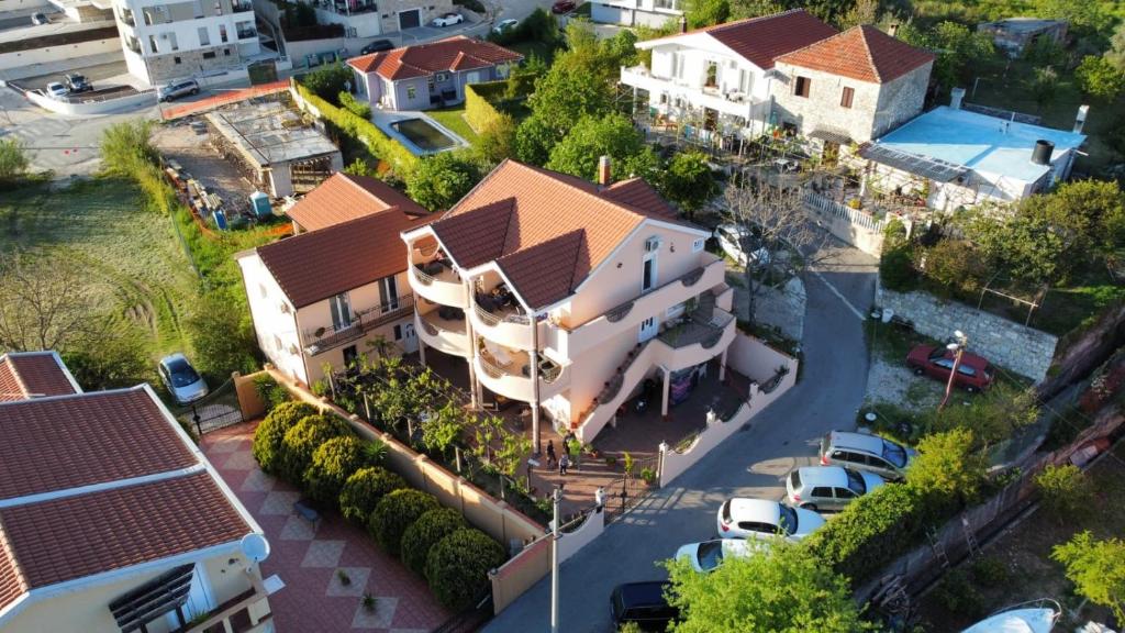 Apartments Vuksanovic — Hotel in Tivat