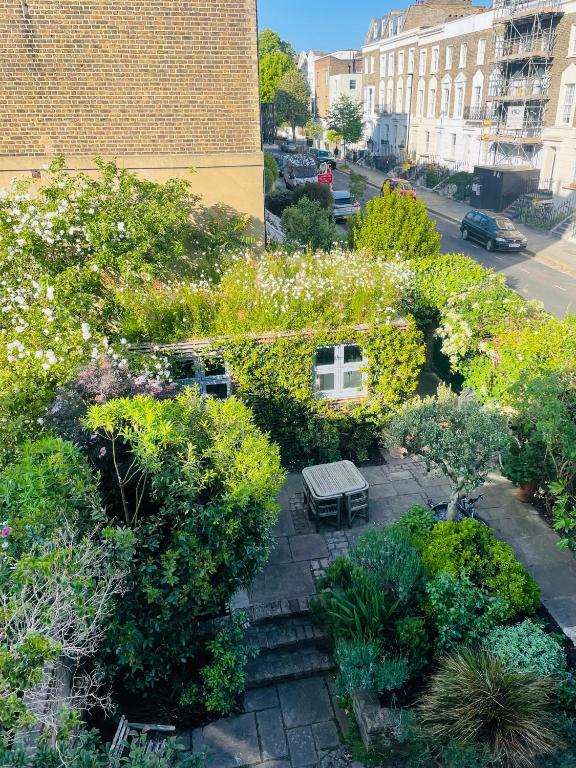 Camden Town Garden Cabin — Hotel in London