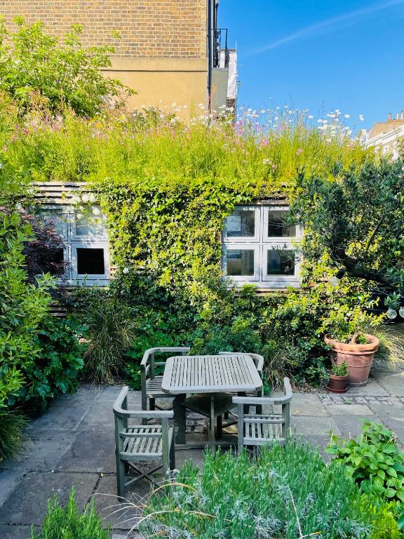 Camden Town Garden Cabin photo