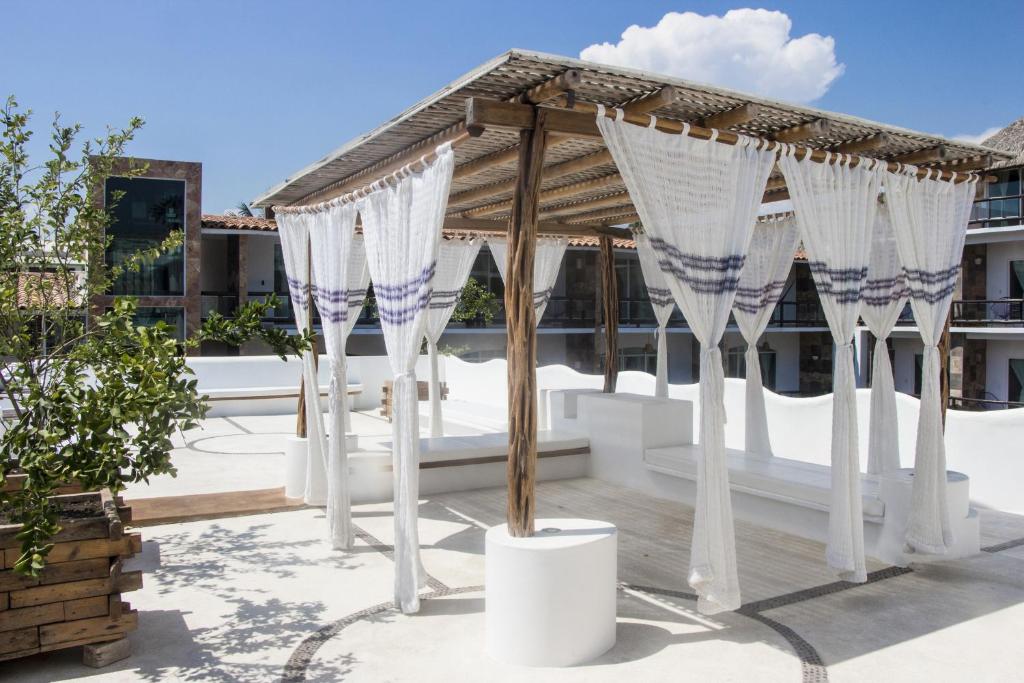 Exterior view, Hotel Rockaway in Puerto Escondido