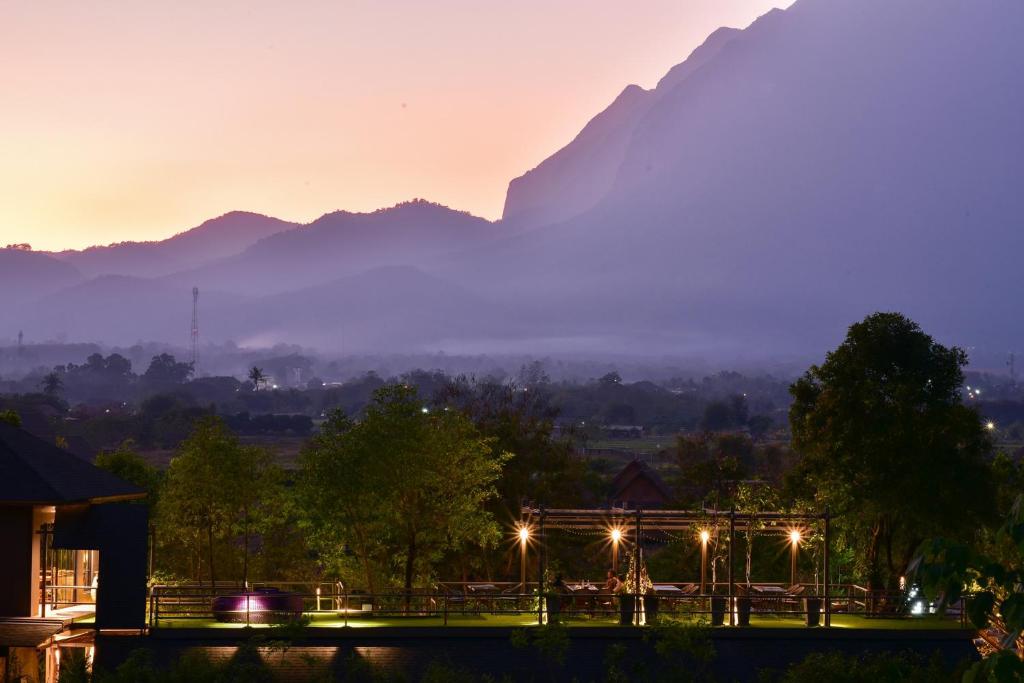 สภาพแวดล้อมโดยรอบ