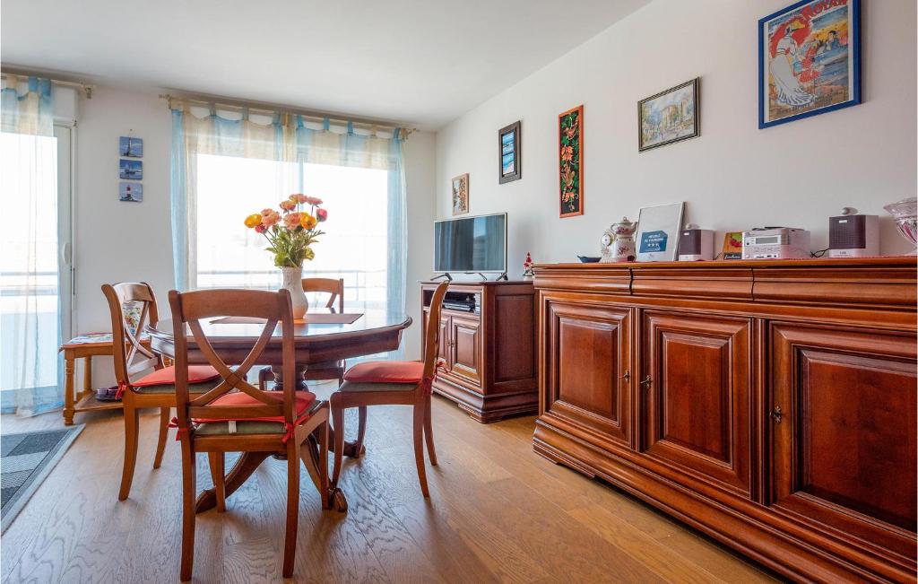Awesome Apartment In Royan With Wifi - 5