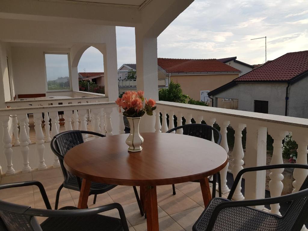 Apartment Excelente, Vir