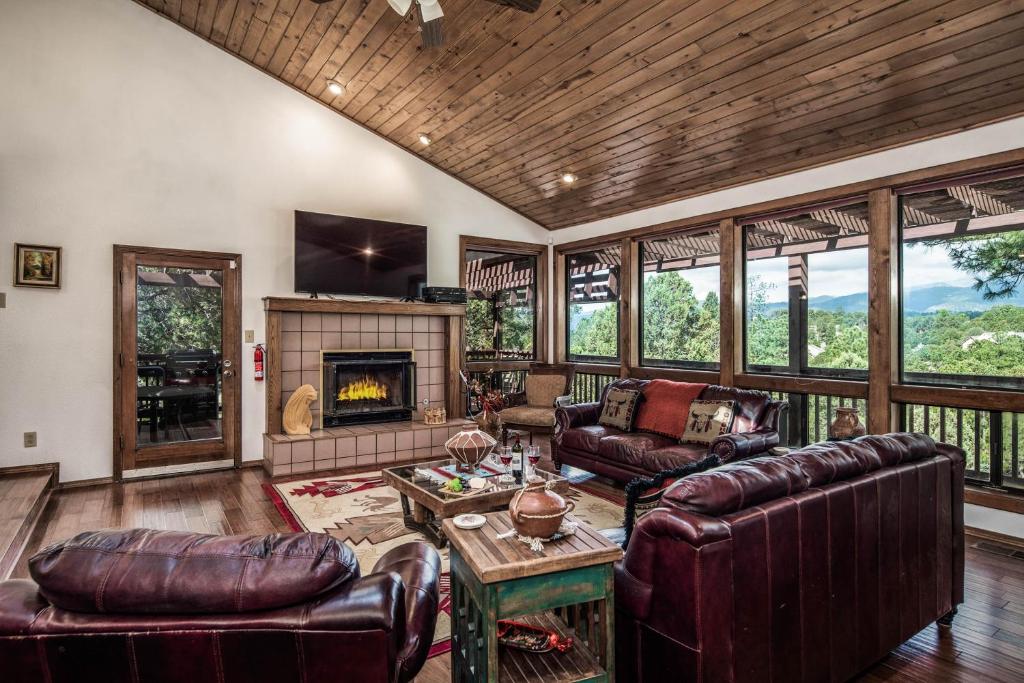 Christi and Dons Nuthouse, Ruidoso