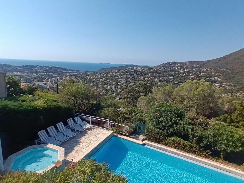 Villa à Cavalaire-sur-Mer avec piscine, sauna, parking et animaux acceptés - FR-1-226B-156 - 2
